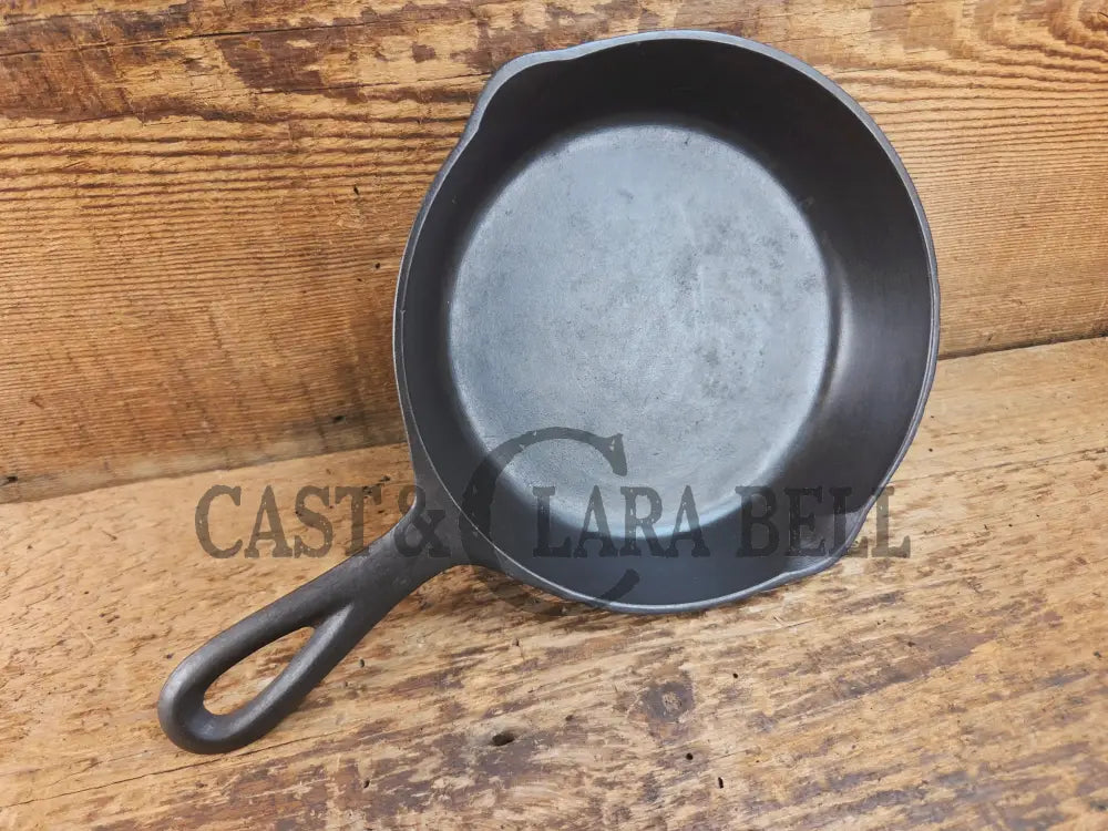 Early 1900’s Lodge #3 (Monday Morning) Cast Iron Egg Skillet Single Notch Raised Y Makers Mark. Awesome pan! Skillet