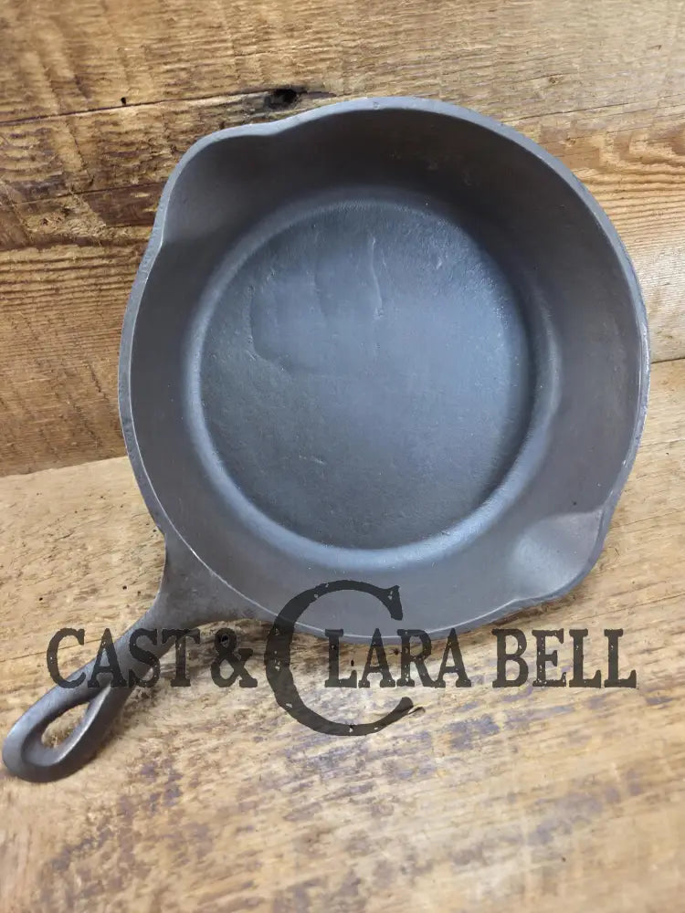 Early 1900’s Lodge #5 Cast Iron Skillet with No notches! Tougher one to find handles amazingly light. SC24 Skillet