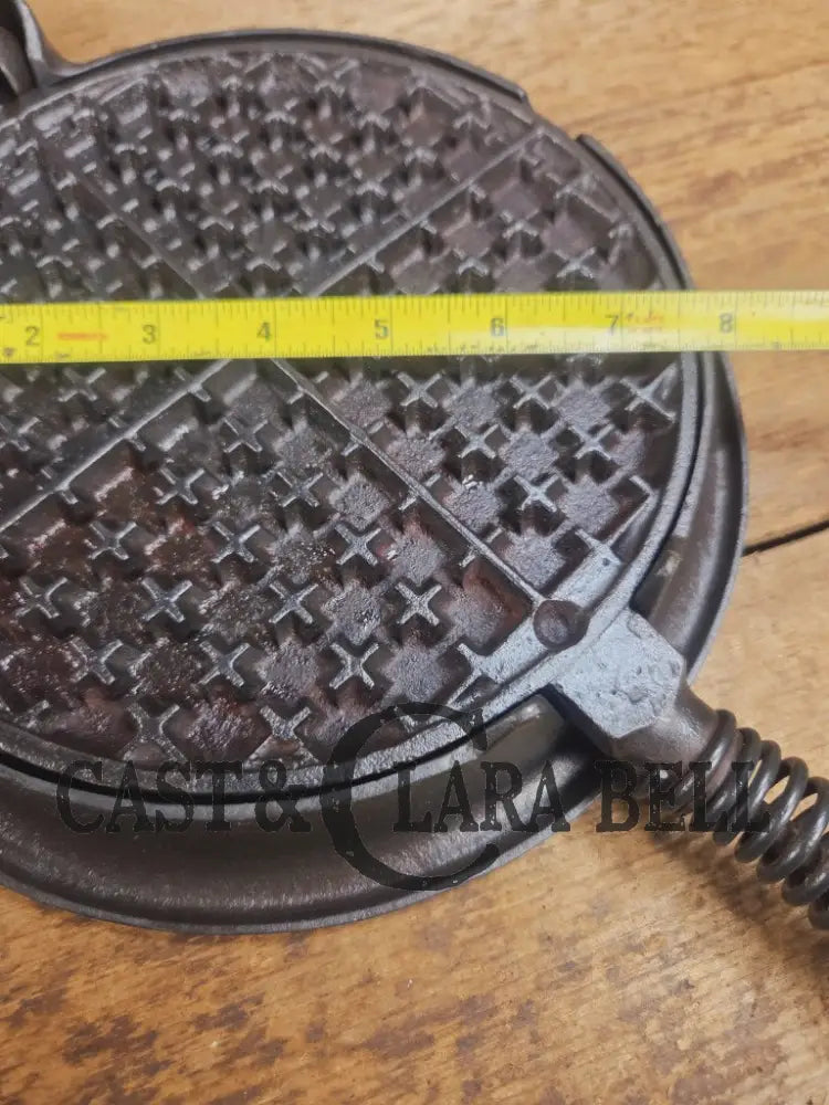 Early 1900’s Stover No. 8 Waffle Iron with Low Base. Gorgeous design and balanced well. Ready to make crispy waffles!