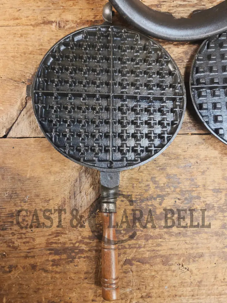 Early 1900’s Stover No. 8 Waffle Iron with Low Base. Gorgeous design and balanced well. Ready to make crispy waffles
