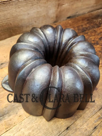 Early 1900’S Unmarked Wagner Bundt Style Pan. American History Bakeware! Bakeware