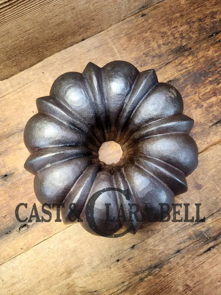 Early 1900’S Unmarked Wagner Bundt Style Pan. American History Bakeware! Bakeware