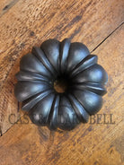 Early 1900’s Wagner ’B’ Bundt style pan. American history bakeware! - Bakeware
