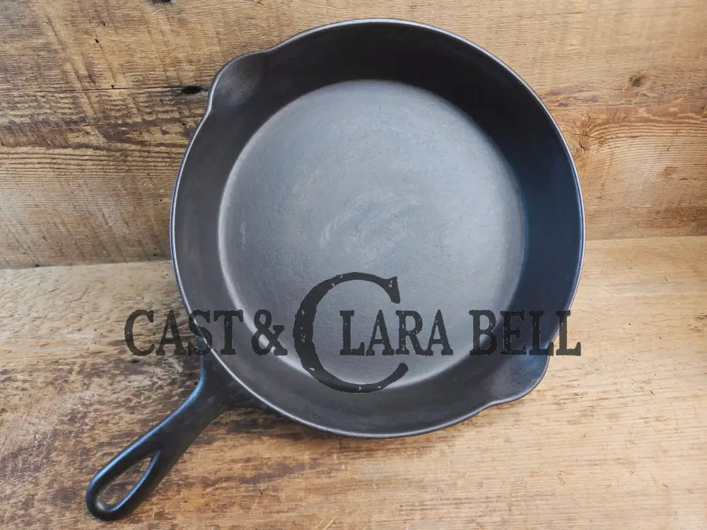 Early 1900’s Wagner made large ’Arc Logo’ #8 Cast Iron Skillet. Daily workhorse awesome for everyday cooking Skillet