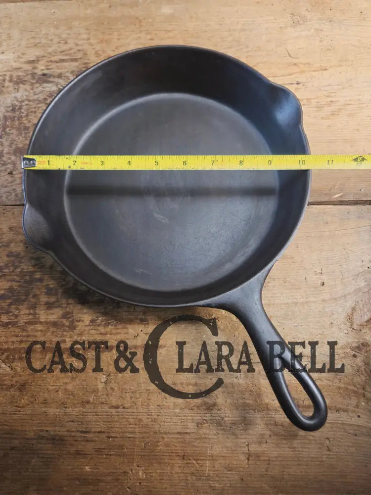 Early 1900’s Wagner made large ’Arc Logo’ #8 Cast Iron Skillet. Daily workhorse awesome for everyday cooking Skillet