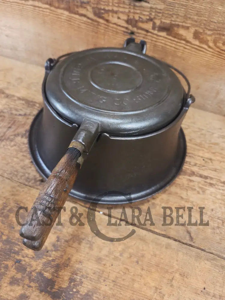 EARLY 1900’s Wagner MFG Co 1892 No. 8 Waffle Iron with Rare Tall Base! Original oak handles! - Waffle Iron