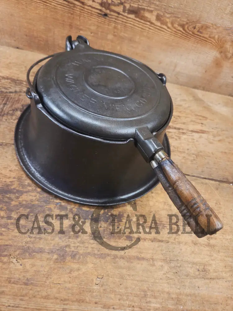 EARLY 1900’s Wagner MFG Co 1892 No. 8 Waffle Iron with Rare Tall Base! Original oak handles! - Waffle Iron