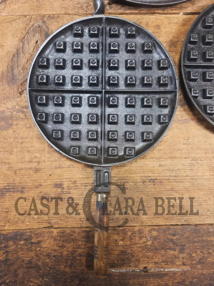 EARLY 1900’s Wagner MFG Co 1892 No. 8 Waffle Iron with Rare Tall Base! Original oak handles! - Waffle Iron