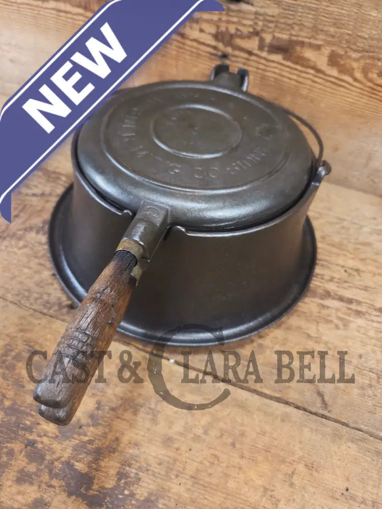 EARLY 1900’s Wagner MFG Co 1892 No. 8 Waffle Iron with Rare Tall Base! Original oak handles! - Waffle Iron