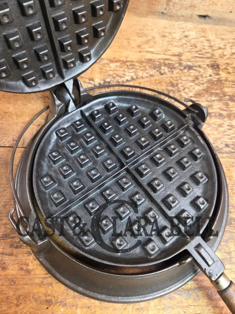 EARLY 1900’s Wagner MFG Co Patent 1899 No. 8 (8&9) Waffle Iron with Short Base! Just Gorgeous! Waffle Iron