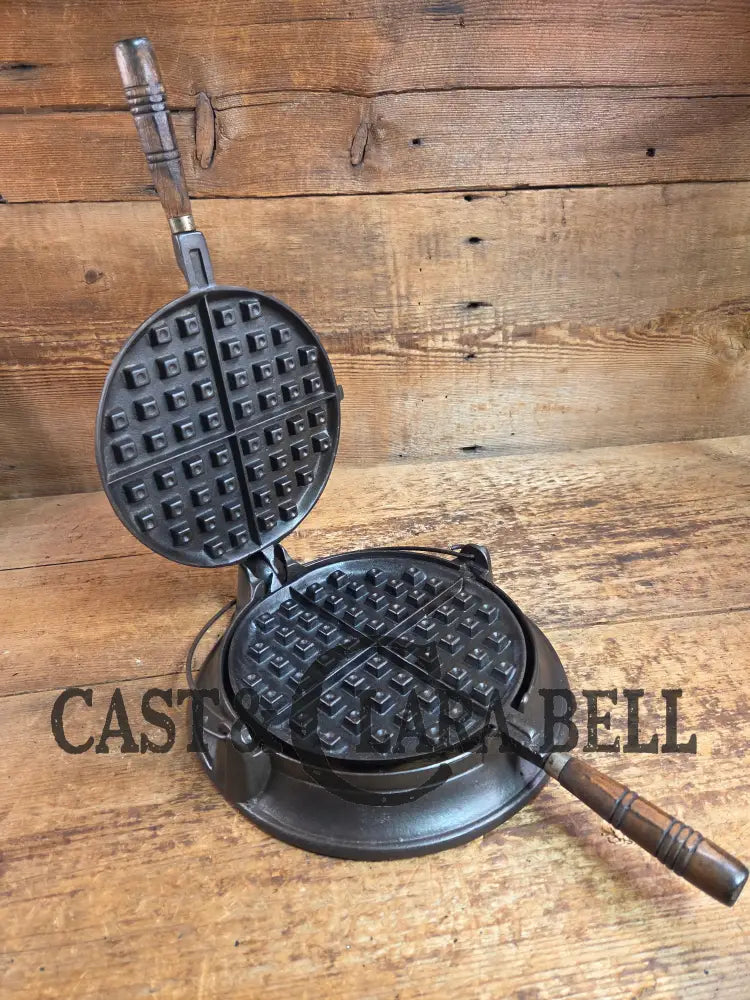 EARLY 1900’s Wagner MFG Co Patent 1899 No. 8 (8&9) Waffle Iron with Short Base! Just Gorgeous! Waffle Iron