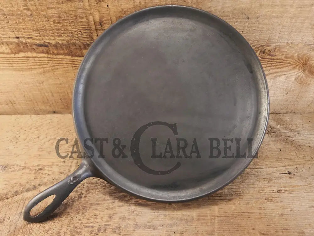 Early 1930’s Era Lodge #9 Round Griddle. Harder to find piece raised 9 on handle. Pancakes and Grilled Cheese! Griddle