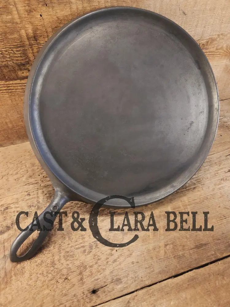 Early 1930’s Era Lodge #9 Round Griddle. Harder to find piece raised 9 on handle. Pancakes and Grilled Cheese! Griddle
