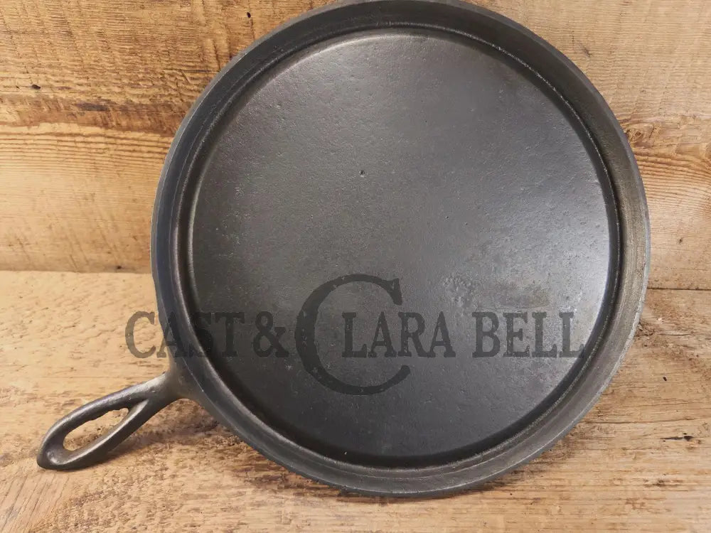Early 1930’s Era Lodge #9 Round Griddle. Harder to find piece raised 9 on handle. Pancakes and Grilled Cheese! Griddle