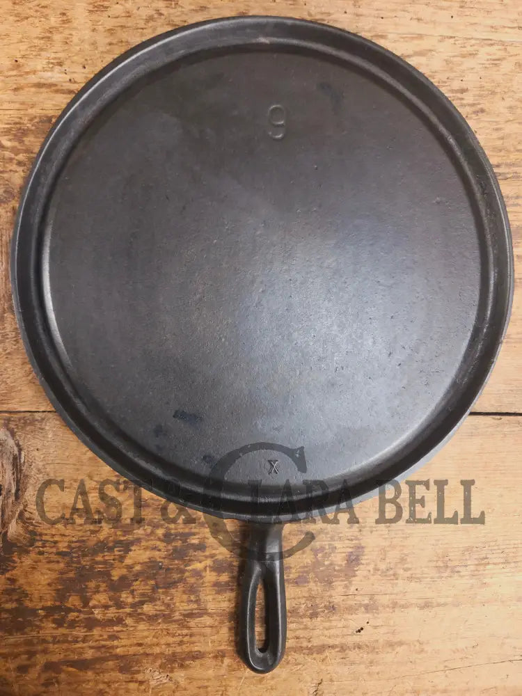 Early 1930’s Era Lodge #9 Round Griddle. Harder to find piece raised X and incised 9. Pancakes and Grilled Cheese!