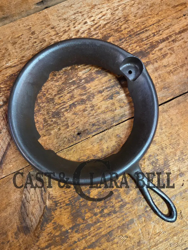 Early HTF 1900’s Stover No. 7 Waffle Iron with Low Base. Gorgeous design and balanced well. Ready to make crispy