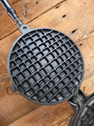 Early HTF 1900’s Stover No. 7 Waffle Iron with Low Base. Gorgeous design and balanced well. Ready to make crispy