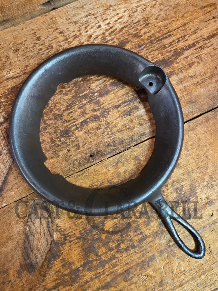 Early HTF 1900’s Stover No. 7 Waffle Iron with Low Base. Gorgeous design and balanced well. Ready to make crispy
