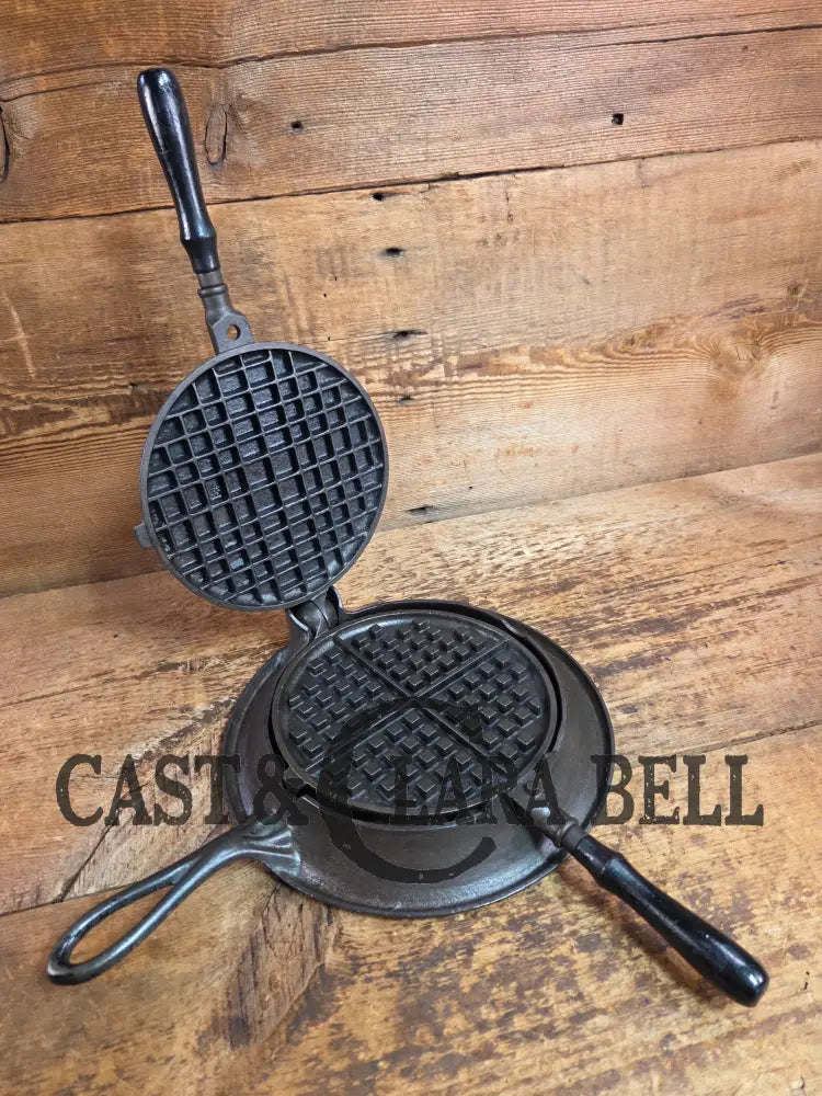 Early HTF 1900’s Stover No. 7 Waffle Iron with Low Base. Gorgeous design and balanced well. Ready to make crispy
