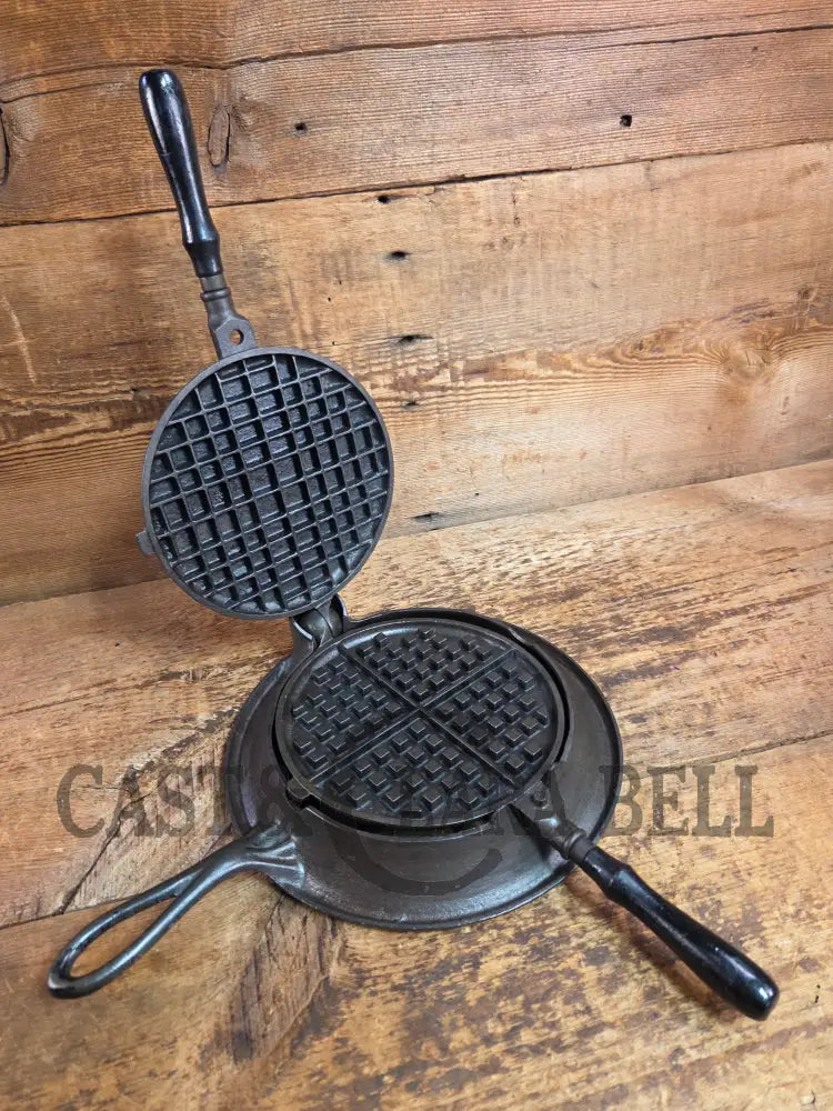 Early HTF 1900’s Stover No. 7 Waffle Iron with Low Base. Gorgeous design and balanced well. Ready to make crispy