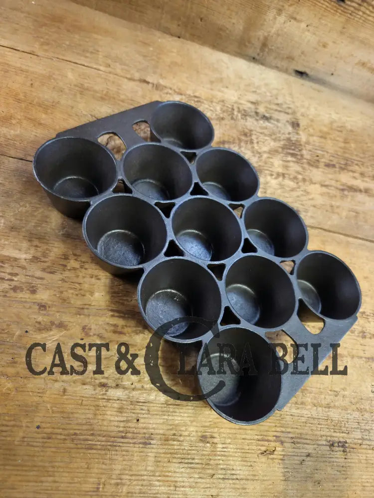 Early Series Erie #10 Popover Pan 11 cup. 948. Variation #4. Beautifully restored and ready to make muffins popovers