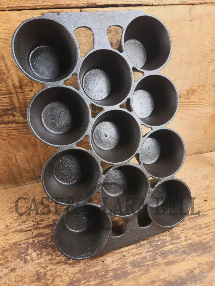 Early Series Erie #10 Popover Pan 11 cup. 948. Variation #4. Beautifully restored and ready to make muffins popovers