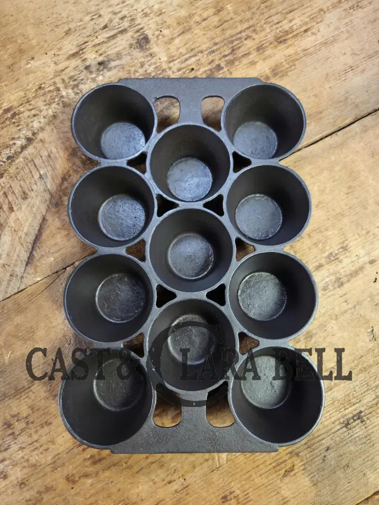 Early Series Erie #10 Popover Pan 11 cup. 948. Variation #4. Beautifully restored and ready to make muffins popovers