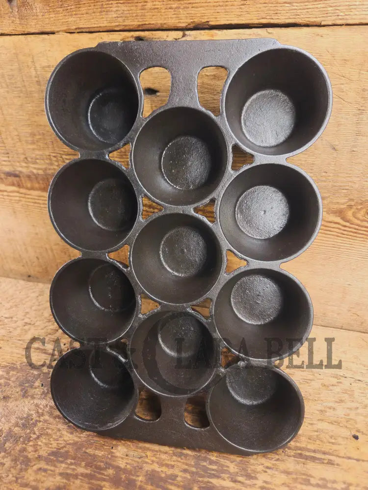 Early Series Erie #10 Popover Pan 11 cup. 948. Variation #4. Beautifully restored and ready to make muffins popovers