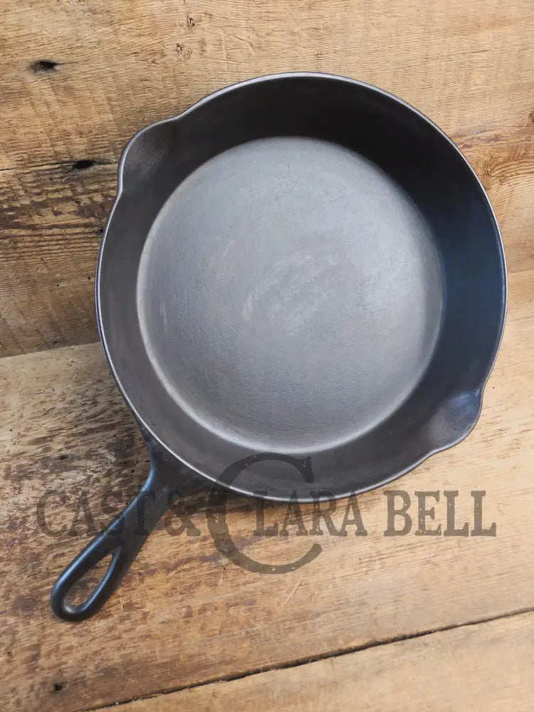 Early 1900’s Wagner made large ’Arc Logo’ #8 Cast Iron Skillet. Daily workhorse awesome for everyday cooking Skillet