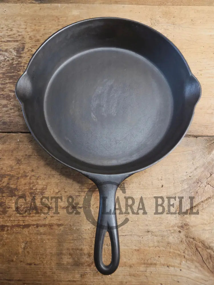 Early 1900’s Wagner made large ’Arc Logo’ #8 Cast Iron Skillet. Daily workhorse awesome for everyday cooking Skillet