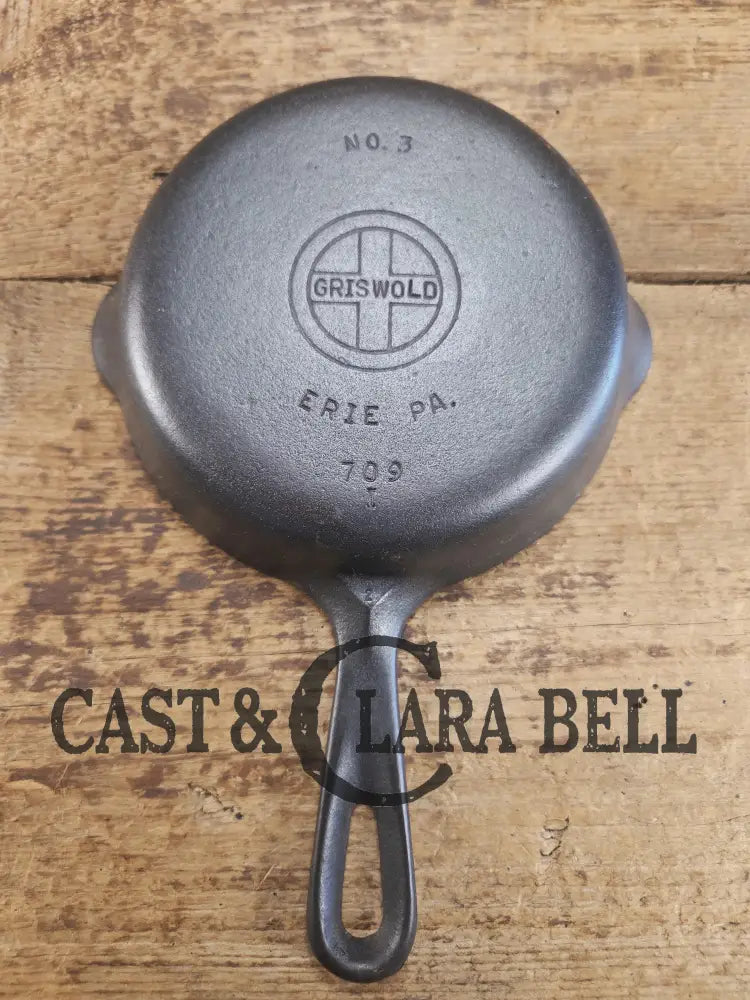 Egg Skillet! Griswold No. 3 Skillet with Small Block Logo and Smooth Bottom 709 I. Restored and ready to Use! Skillet
