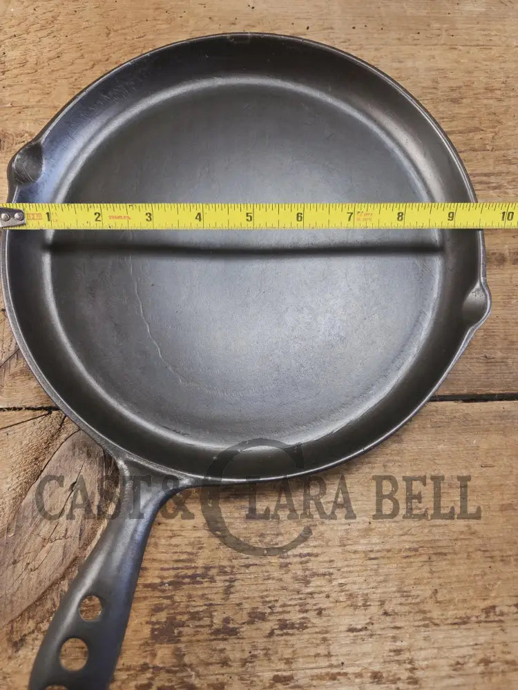 Elegant and hard to source! 1920-30’s WagnerWare #8 Shallow Skillet 1098. Great gift idea! Restored and Ready to Use!