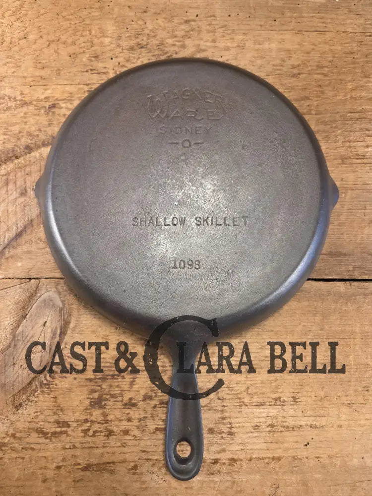 Elegant and hard to source! 1920-30’s WagnerWare #8 Shallow Skillet 1098. Great gift idea! Restored and Ready to Use!