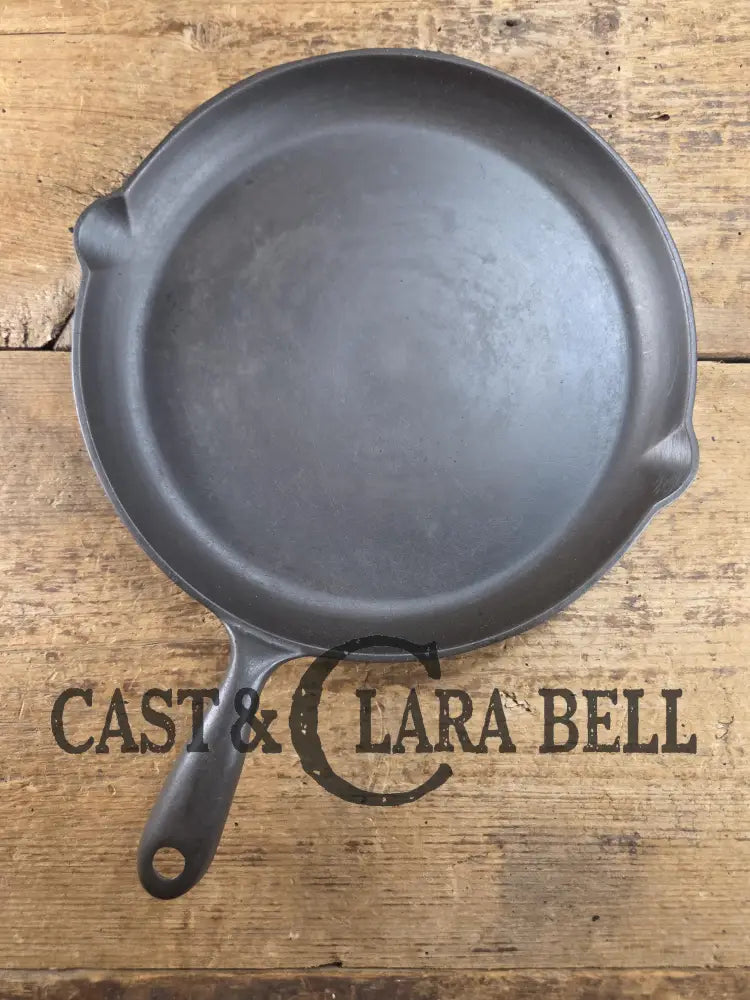 Elegant and hard to source! 1920-30’s WagnerWare #9 Shallow Skillet 1099. Great gift idea! Restored and Ready to Use!