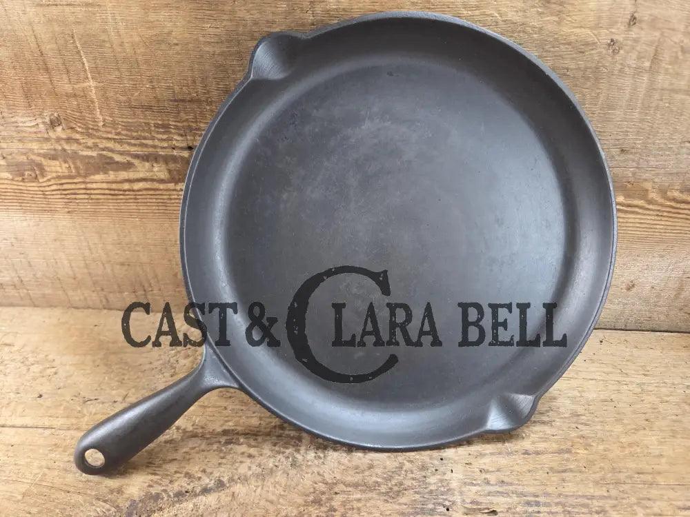Elegant and hard to source! 1920-30’s WagnerWare #9 Shallow Skillet 1099. Great gift idea! Restored and Ready to Use!