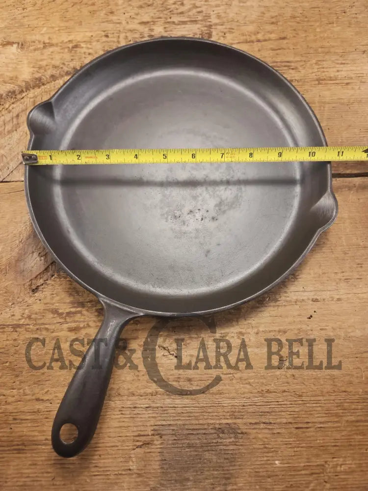 Elegant and hard to source! 1920-30’s WagnerWare #8 Shallow Skillet 1099. Great gift idea! Restored and Ready to Use!