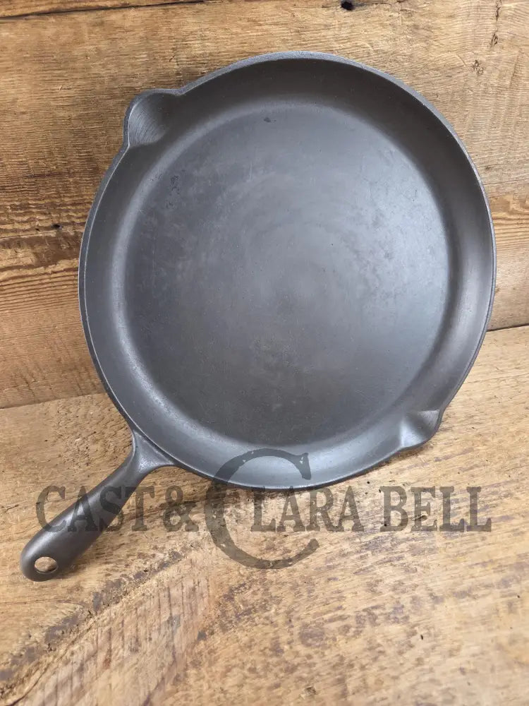 Elegant and hard to source! 1920-30’s WagnerWare #9 Shallow Skillet 1099. Great gift idea! Restored and Ready to Use!