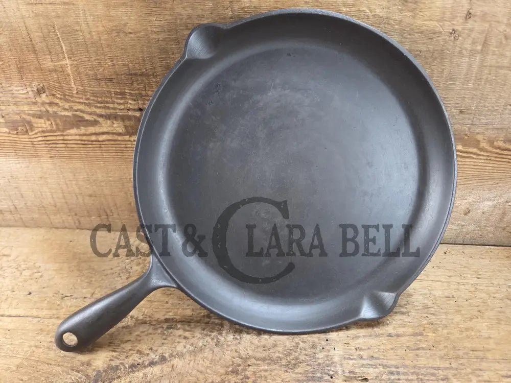 Elegant and hard to source! 1920-30’s WagnerWare #9 Shallow Skillet 1099. Great gift idea! Restored and Ready to Use!