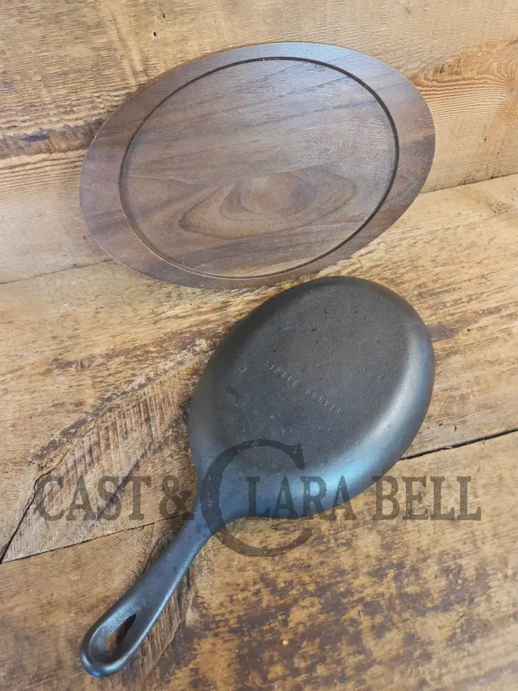 Fajitas AND a COOL presentation trivet. Unique gift idea Wagner Ware Cast Iron Sizzle Server 1095 - Skillet