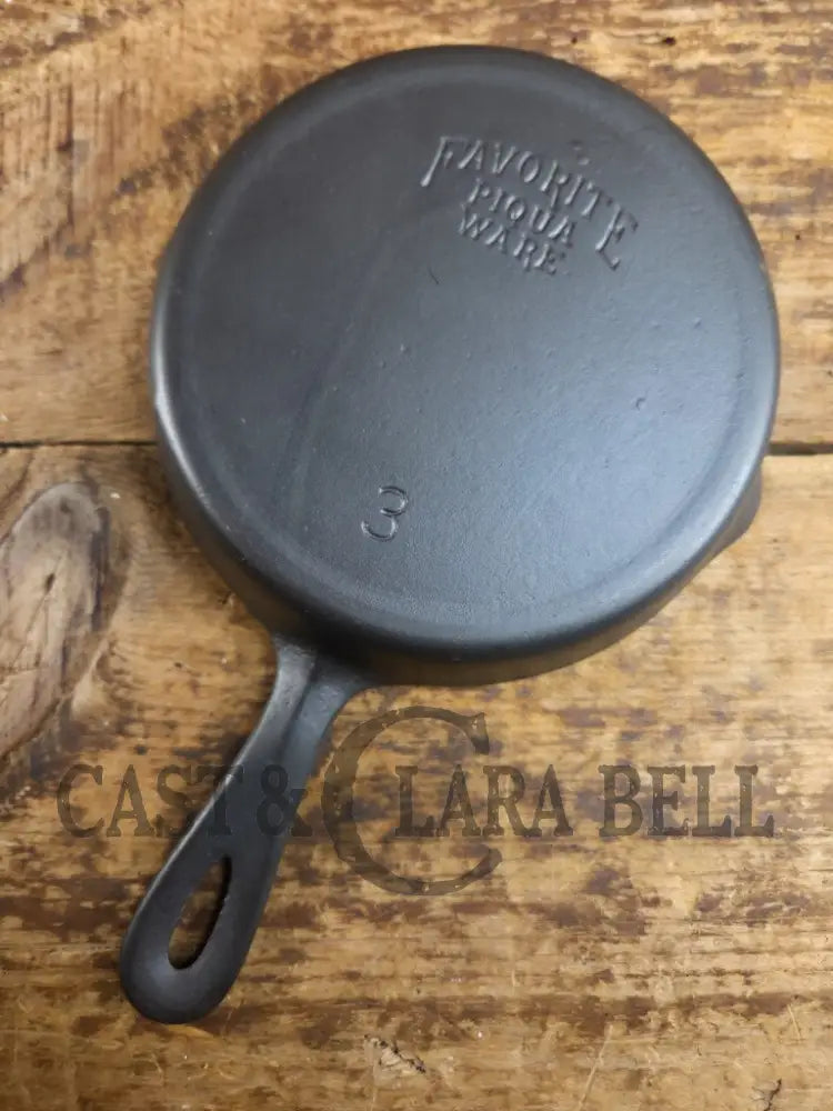 Favorite Piqua Ware #3 Cast Irom Skillet with ’Smiley’ Logo Skillet