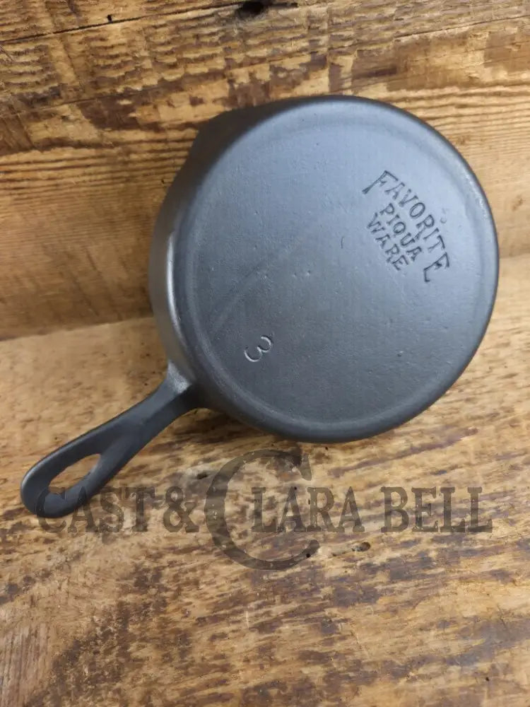 Favorite Piqua Ware #3 Cast Irom Skillet with ’Smiley’ Logo Skillet