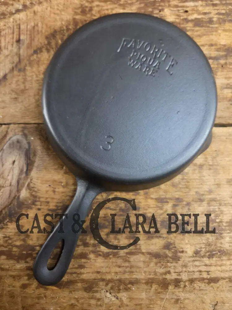 Favorite Piqua Ware #3 Cast Irom Skillet with ’Smiley’ Logo Skillet