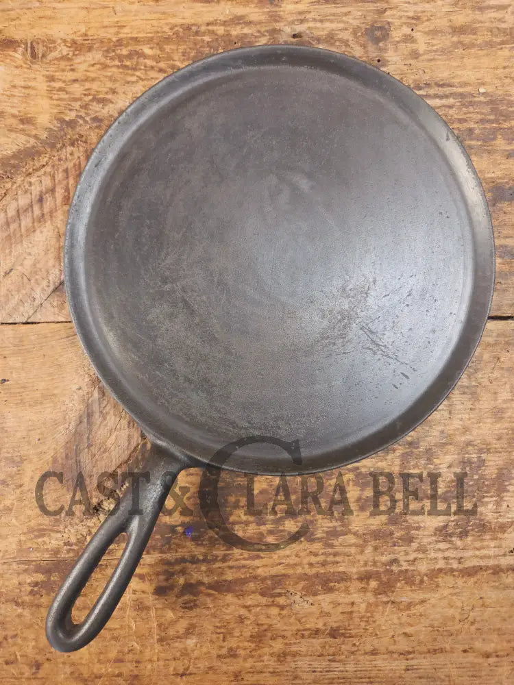 Favorite Piqua Ware #8 Round Cast Iron Griddle with Smiley Logo 8 - Griddle