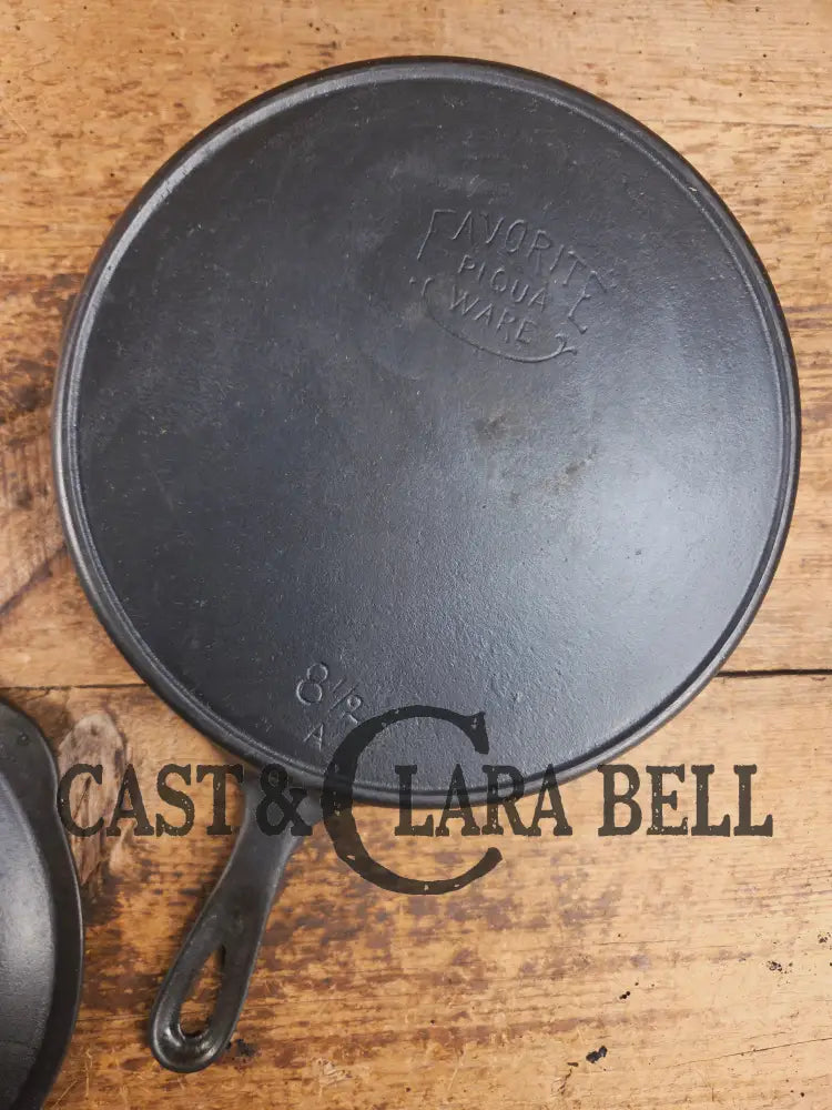 Fully marked Favorite Piqua Ware #8 DEEP Cast Iron Skillet with Heat Ring and Smiley Logo. Great Chicken Fryer! Skillet