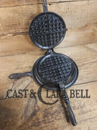 GORGEOUS! 1920’s Griswold #8 Waffle Iron 885/886 with Raised letter Low Base 975 and wood handles. Ready to make crispy