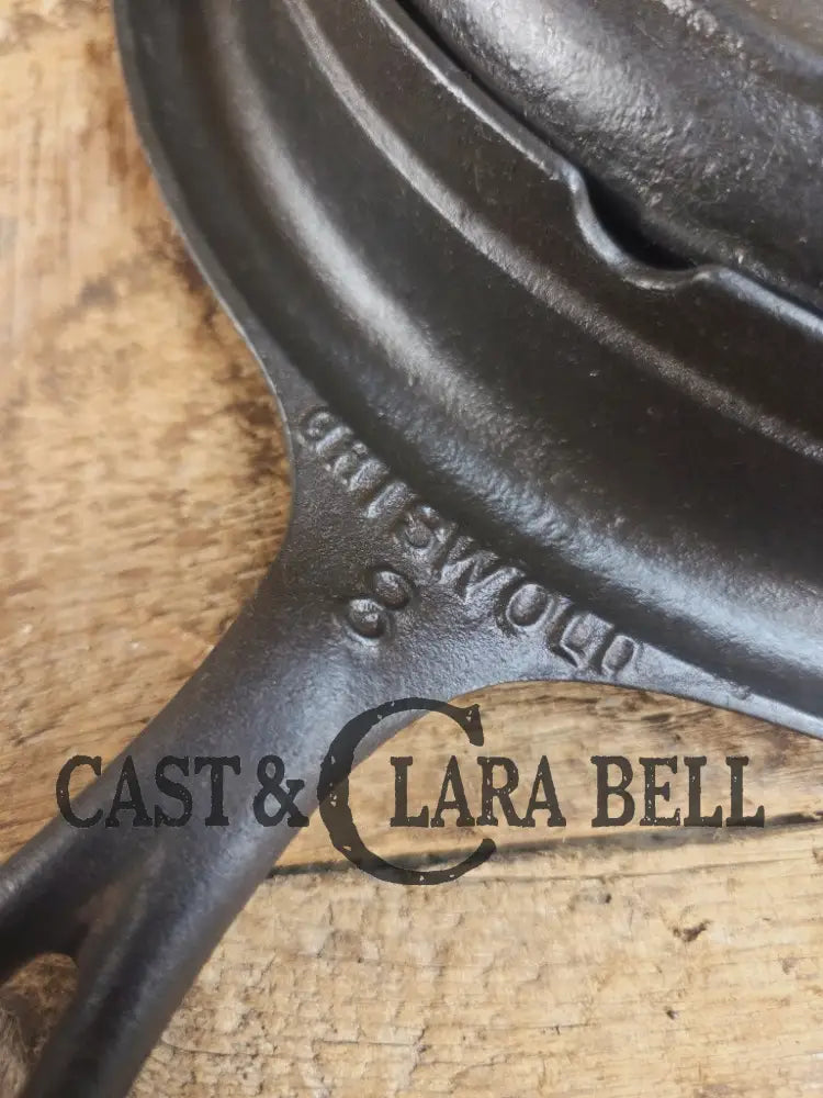 GORGEOUS! 1920’s Griswold #8 Waffle Iron 885/886 with Raised letter Low Base 975 and wood handles. Ready to make crispy