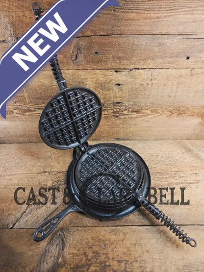 GORGEOUS! 1920’s Griswold #8 Waffle Iron 885/886 with Raised letter Low Base 975. Ready to make crispy waffles! Waffle