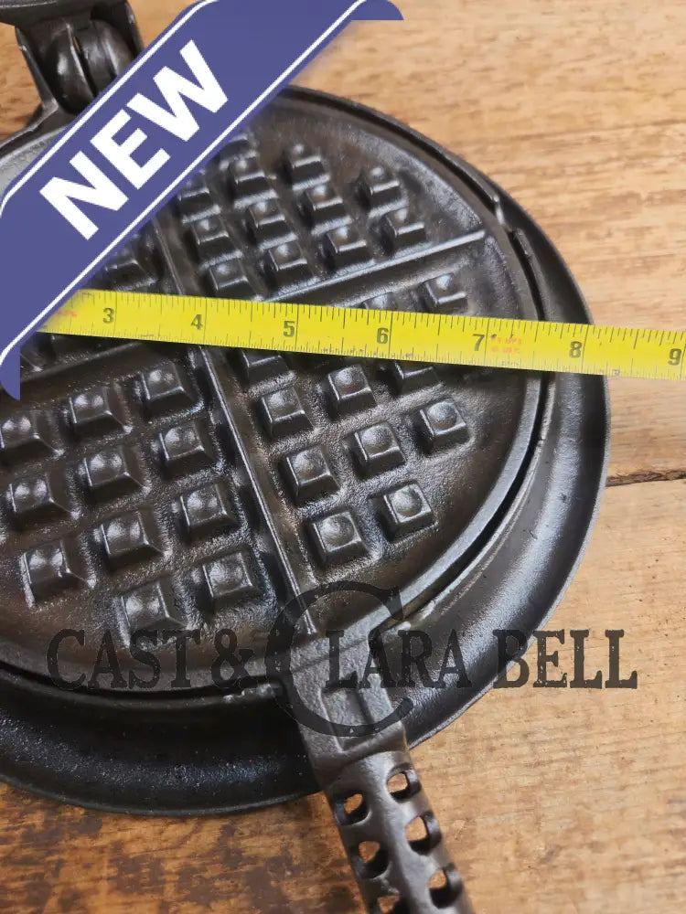 GORGEOUS! 1920’s Griswold #8 Waffle Iron 885/886 with Raised letter Low Base 975. Ready to make crispy waffles! Waffle