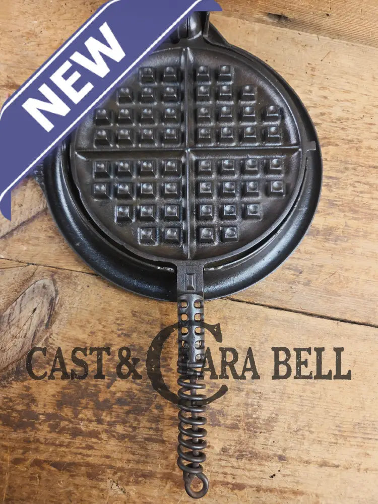 GORGEOUS! 1920’s Griswold #8 Waffle Iron 885/886 with Raised letter Low Base 975. Ready to make crispy waffles! Waffle