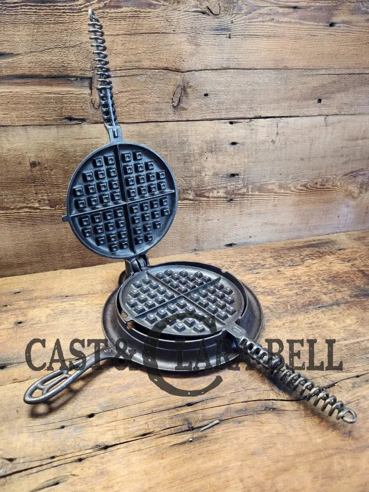 Gorgeous! 1920’S Griswold #8 Waffle Iron 885/886 With Raised Letter Low Base 975. Ready To Make